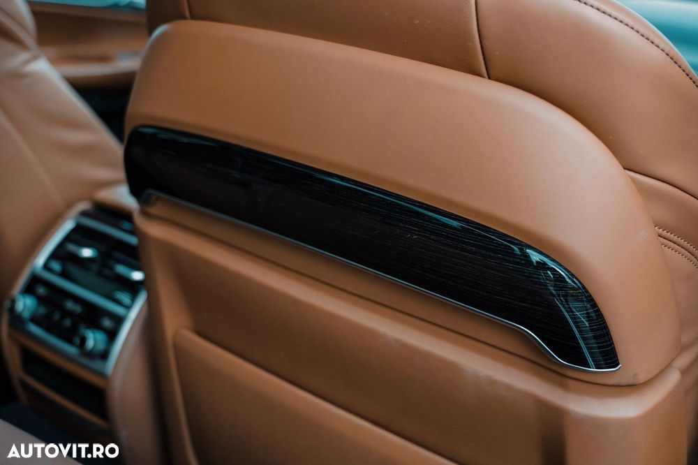 BMW Seria 7 740e iPerformance - 21
