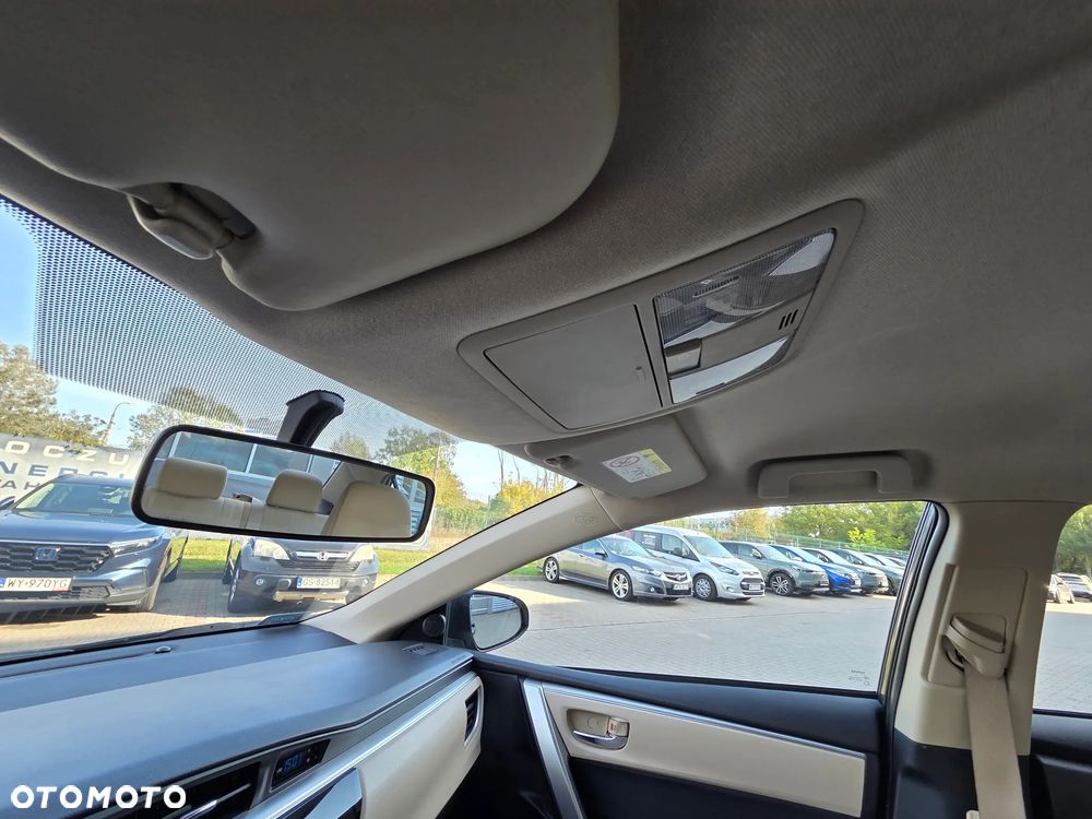 Toyota Corolla 1.6 Premium + - 23