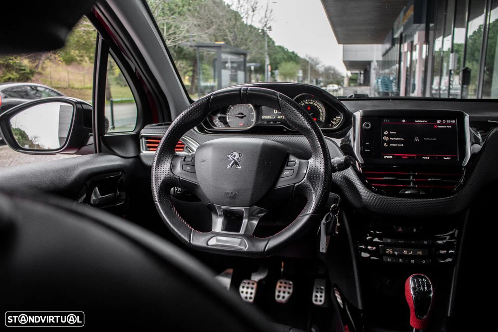 Peugeot 2008 1.2 PureTech GT Line EAT6 - 36