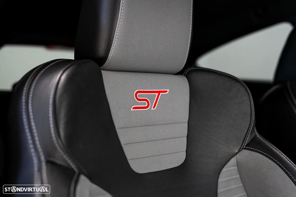 Ford Fiesta 1.6 EcoBoost c/ Pack Pele Desportiva ST - 24