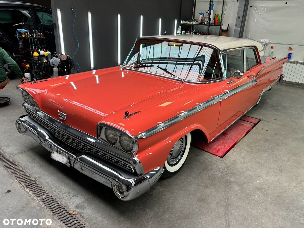 Ford Fairlane - 6