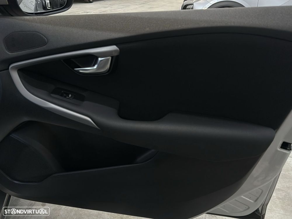 Volvo V40 2.0 D3 Momentum - 22