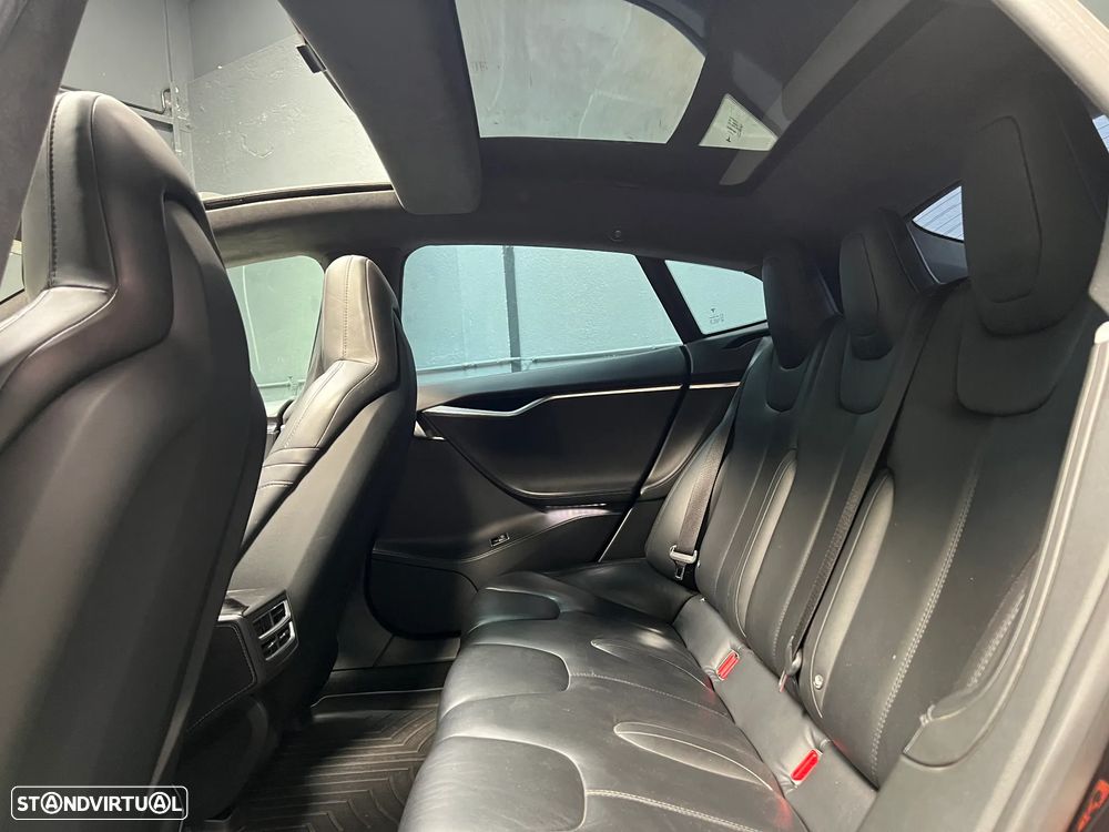 Tesla Model S - 13