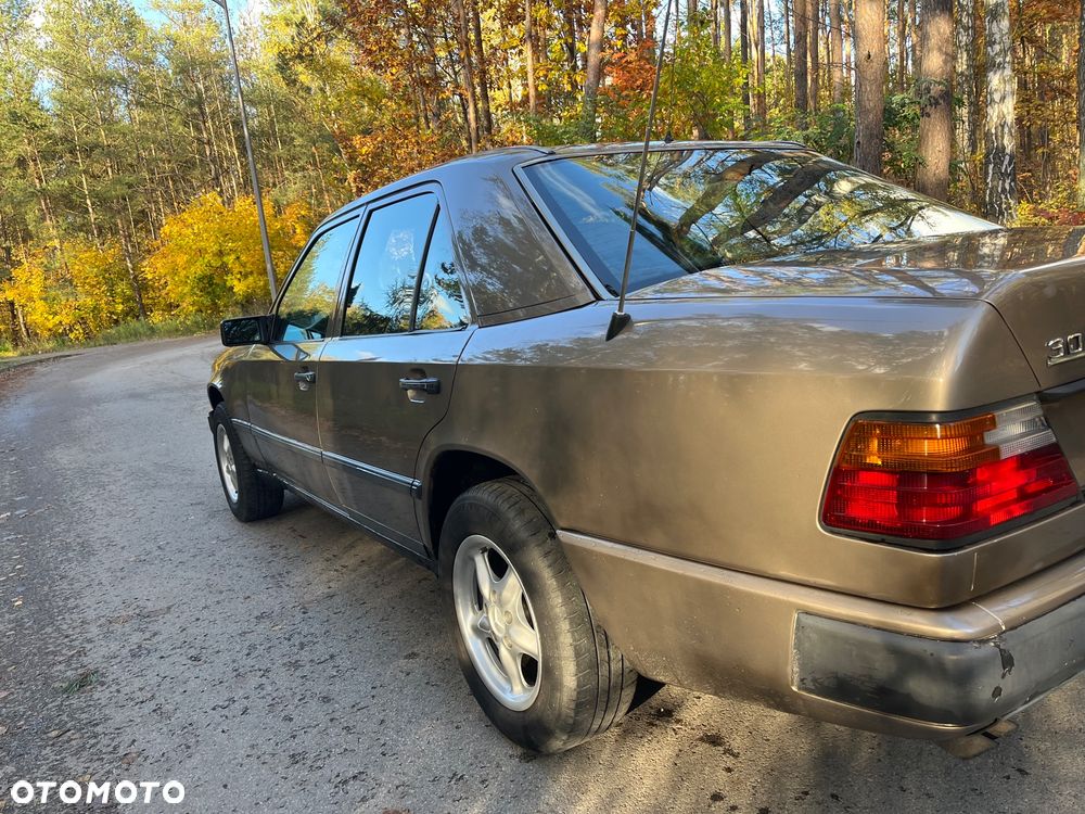 Mercedes-Benz W124 1989 photo 5