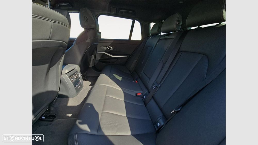 BMW 330 e Pack Desportivo M Auto — fotografia 14