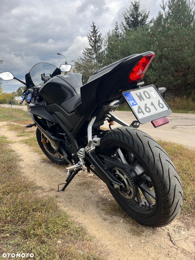 Yamaha YZF - 4