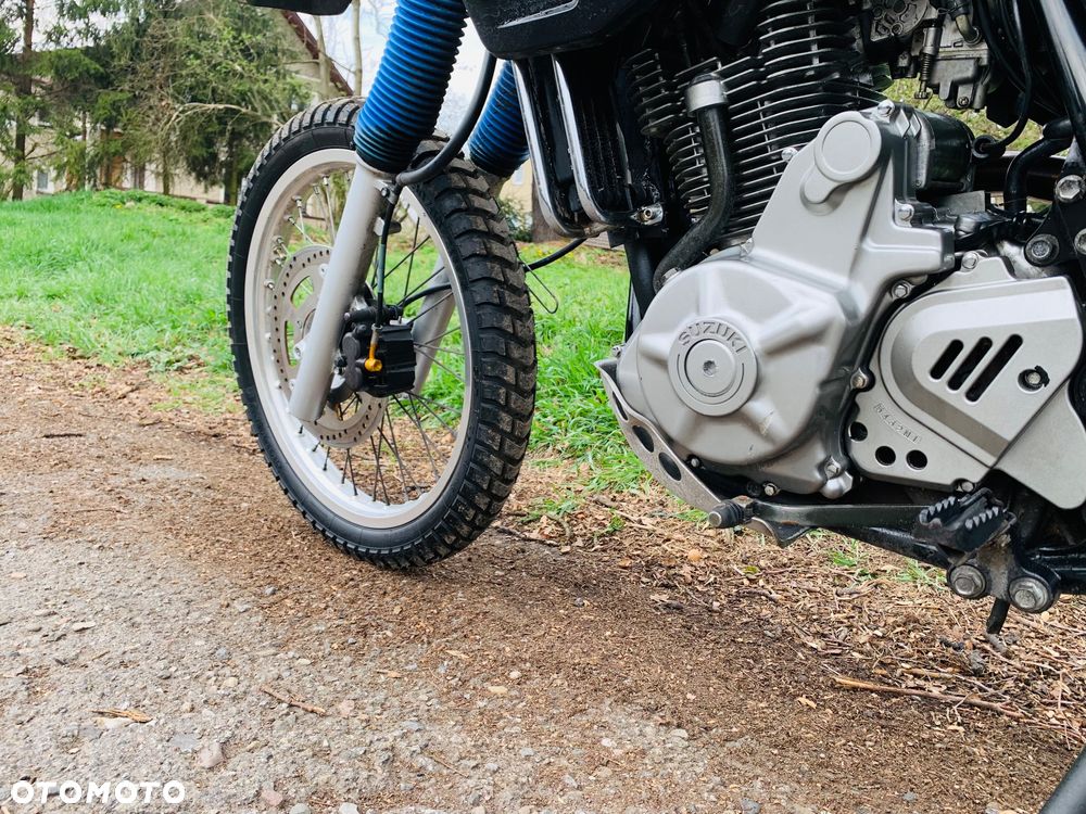 Suzuki DR - 8