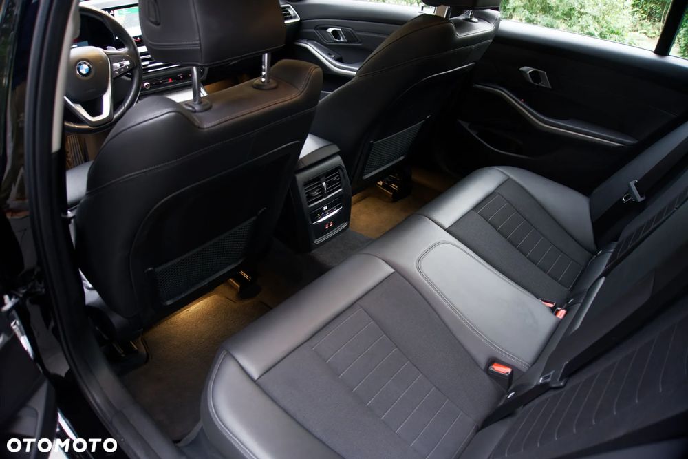 BMW Seria 3 318d - 30