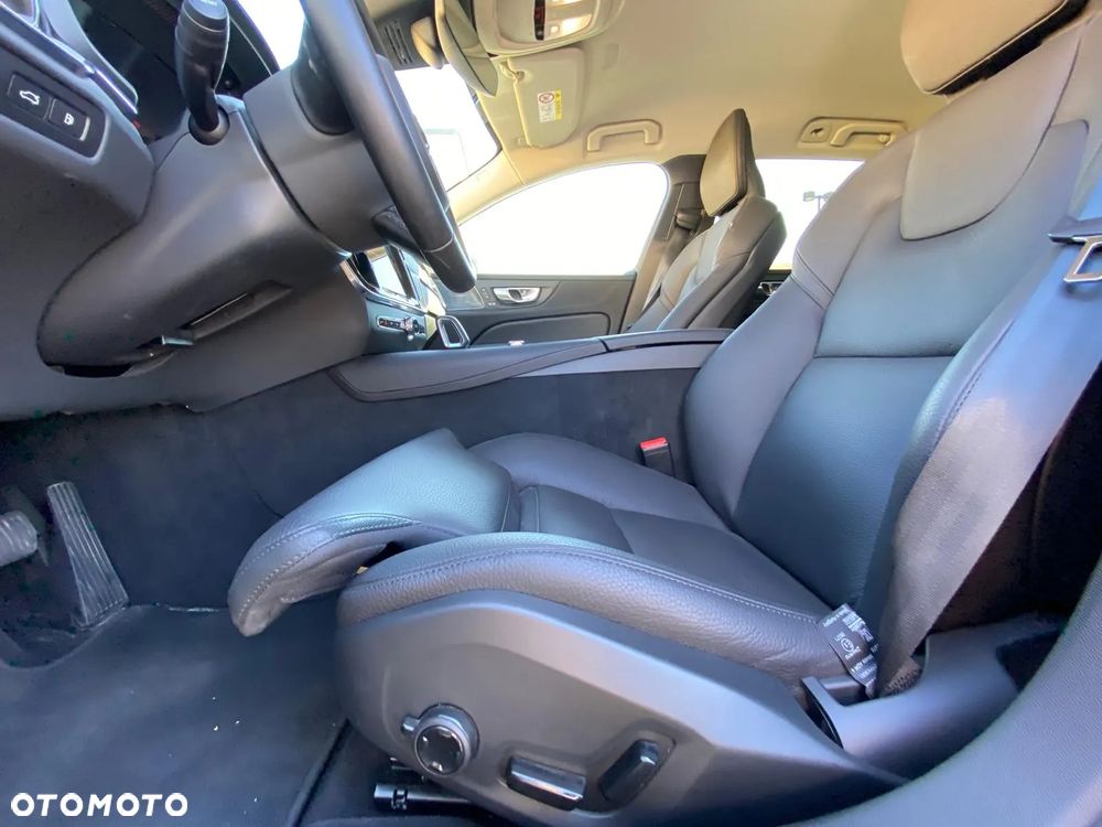 Volvo V60 T6 Plug-in Hybrid AWD Plus Bright - 24