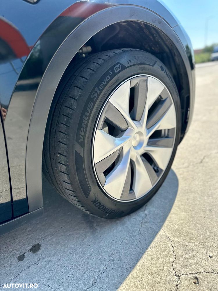Tesla Model Y - 13