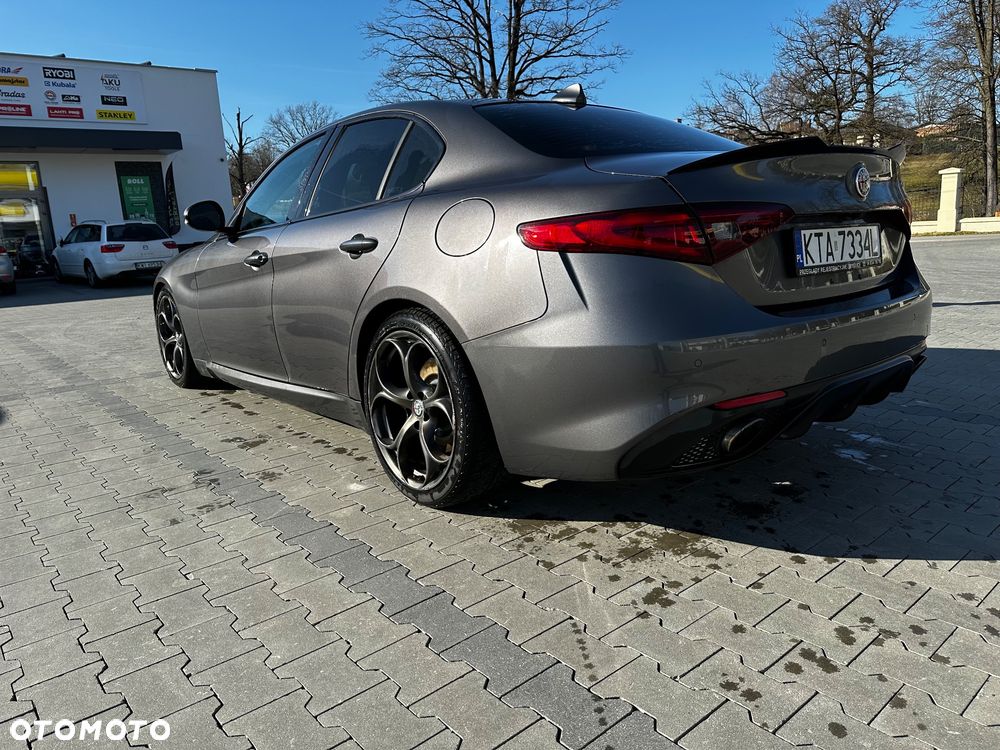 Alfa Romeo Giulia 2.0 Turbo 16V AT8 Veloce Ti - 3