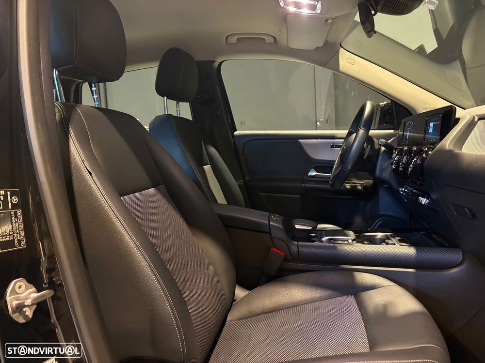 Mercedes-Benz GLA 180 7G-DCT - 15