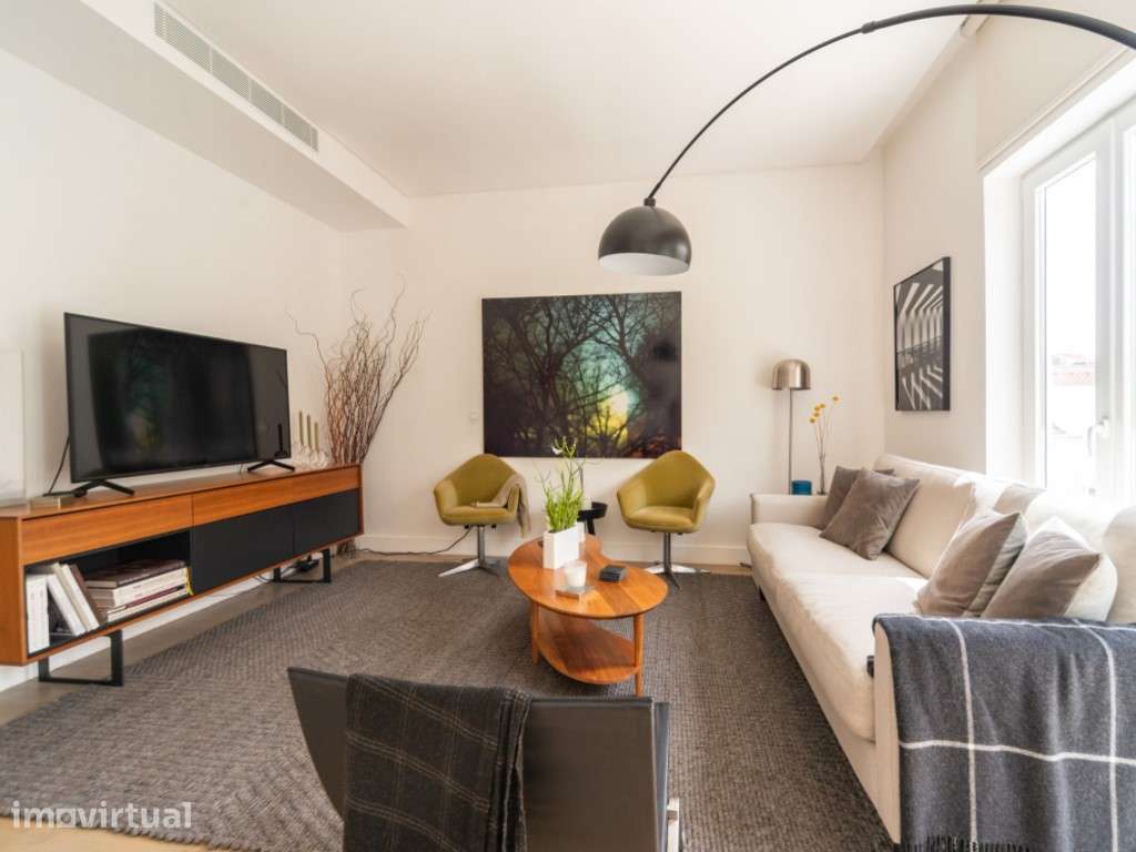 Apartamento T3 em prédio com elevador na Lapa - Grande imagem: 2/28