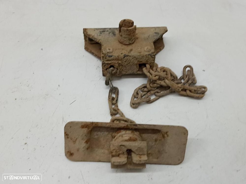 SUPORTE DA RODA SUPLENTE NISSAN PICKUP D22 - 1