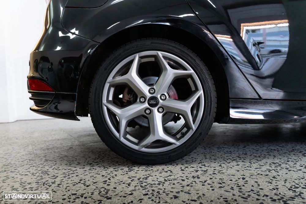 Ford Focus 2.0 EcoBoost ST c/ Pack Pele Desportiva - 34