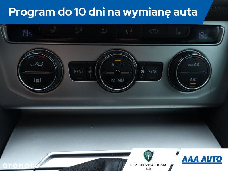 Volkswagen Passat - 20