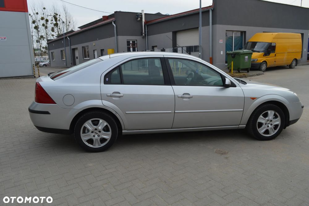 Ford Mondeo 1.8 Ghia X - 9