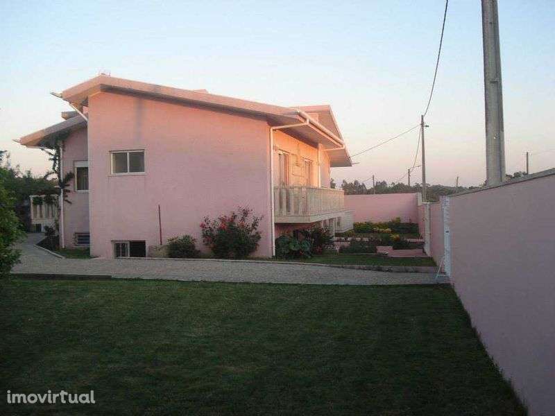 Casa T5 com jardim - Grande imagem: 2/12