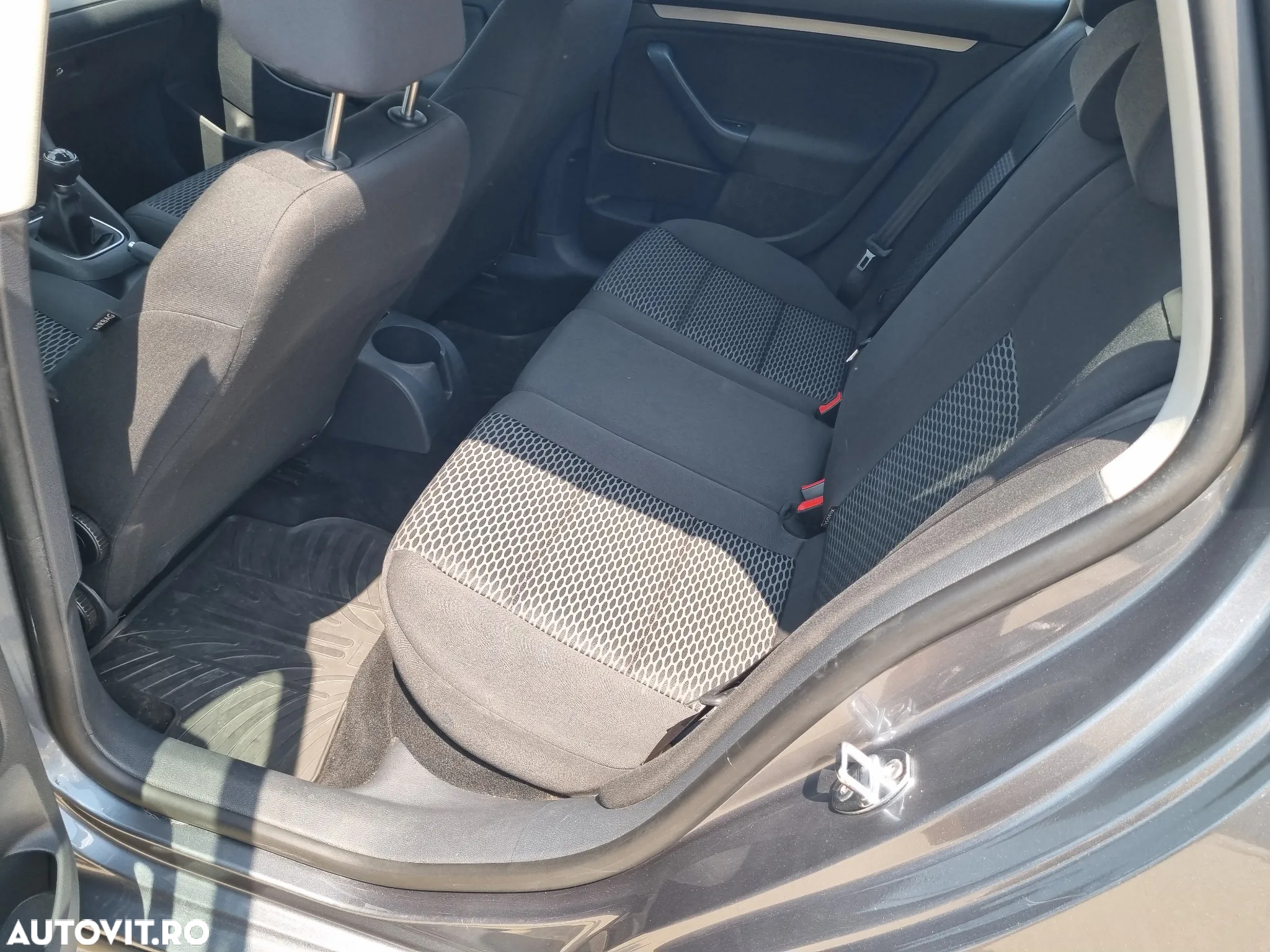 Volkswagen Golf 1.6 TDI BlueMotion Technology Comfortline - 9