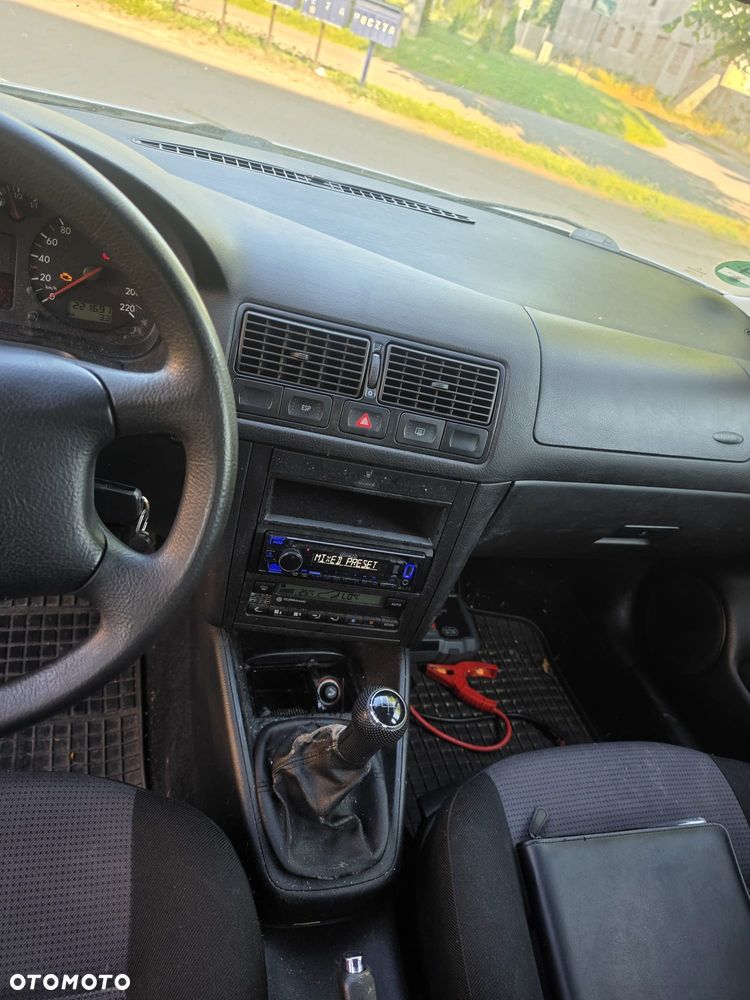 Volkswagen Golf - 2