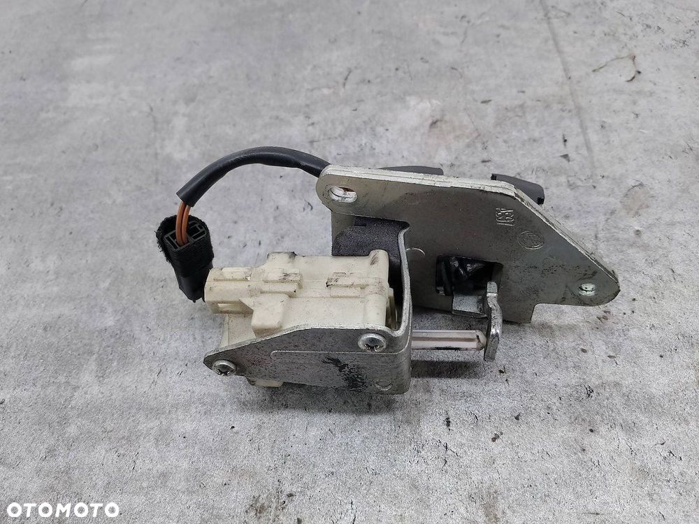 ZAMEK KLAPY ALFA ROMEO GT II - 3