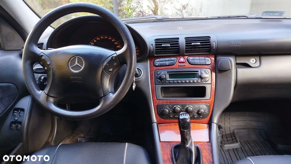 Mercedes-Benz Klasa C 220 T CDI Classic - 32