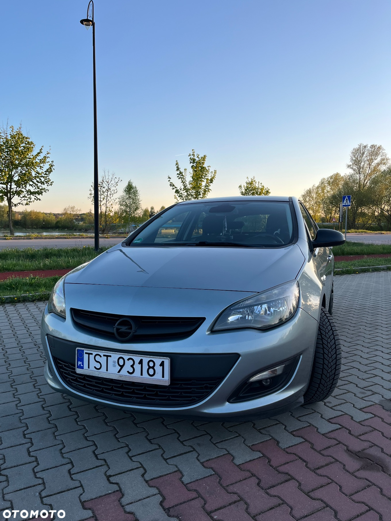 Opel Astra IV 1.4 T Active - 3