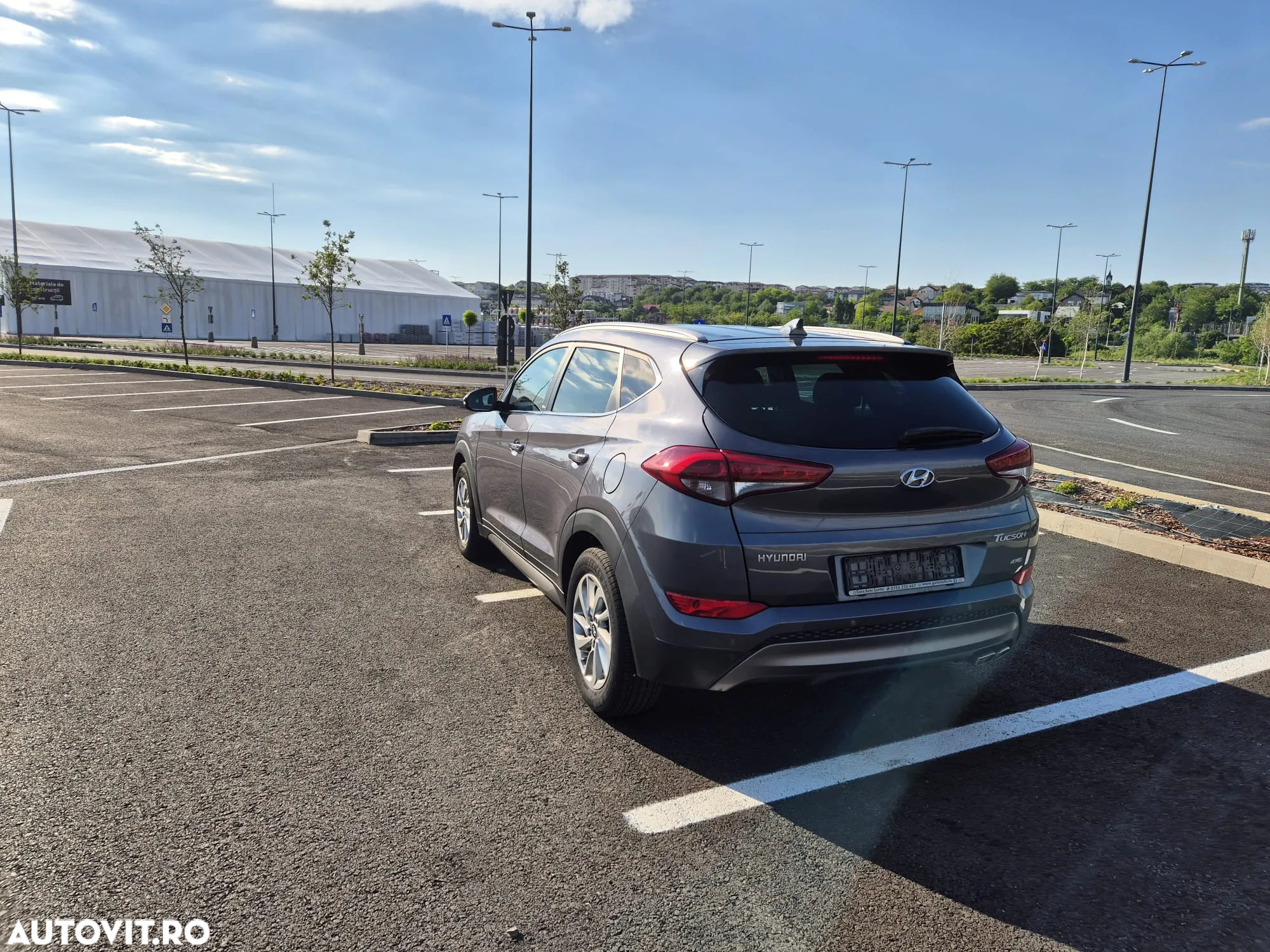Hyundai Tucson 2.0 CRDI 4WD Automatik Advantage - 8