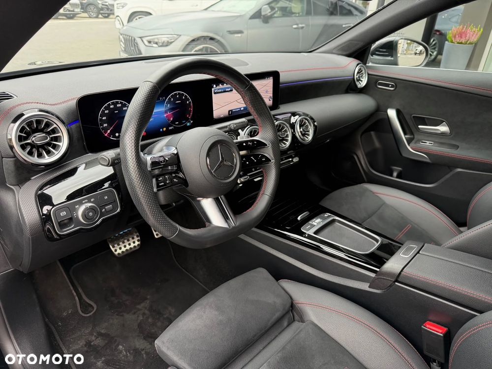 Mercedes-Benz CLA 200 7G-DCT AMG Line - 9