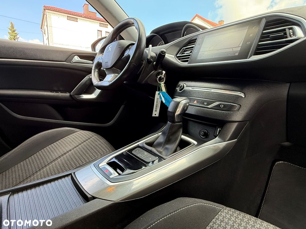 Peugeot 308 1.5 BlueHDi Active Pack Business S&S EAT8 - 20