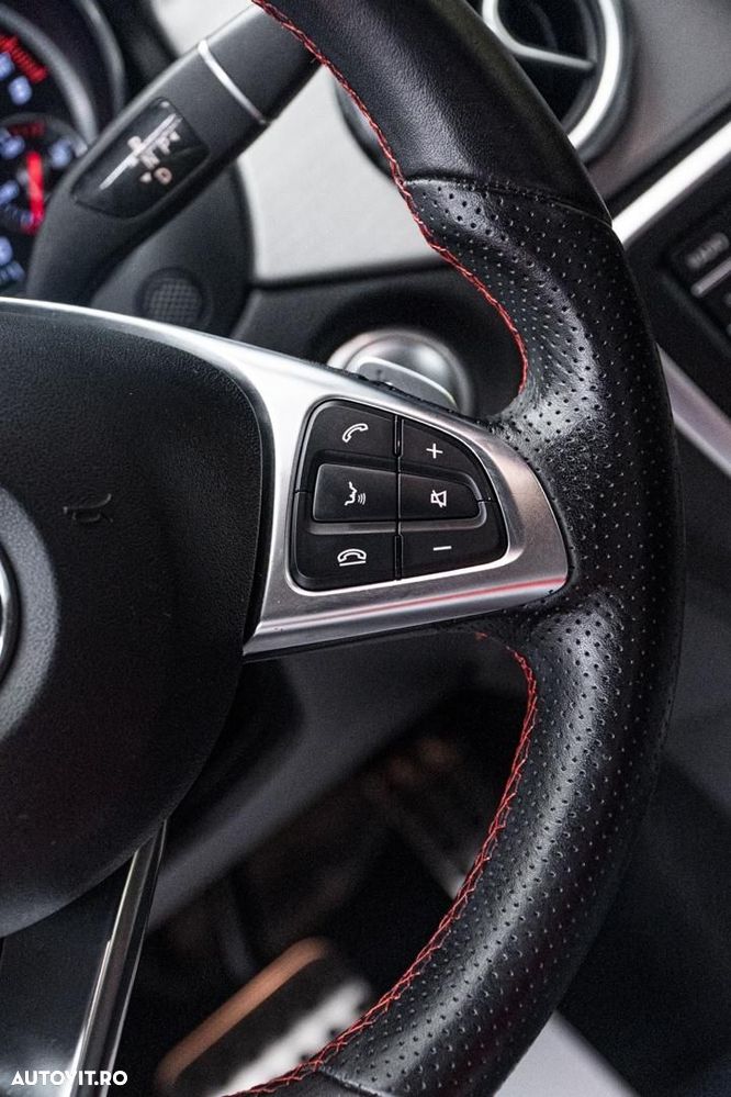 Mercedes-Benz GLA 180 7G-DCT AMG Line - 28