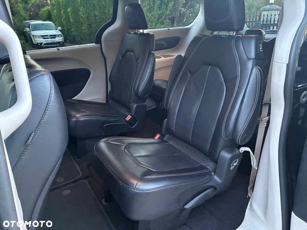 Chrysler Pacifica - 22