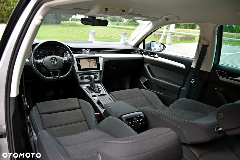 Volkswagen Passat 2.0 TDI SCR DSG Comfortline - 38