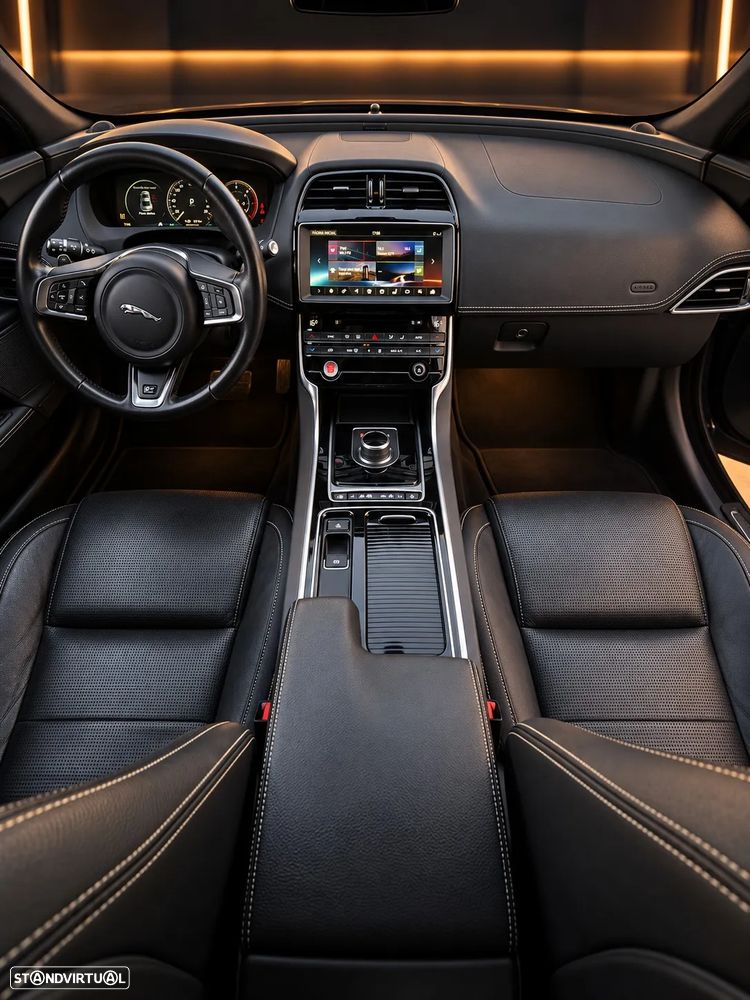 Jaguar XE - 21