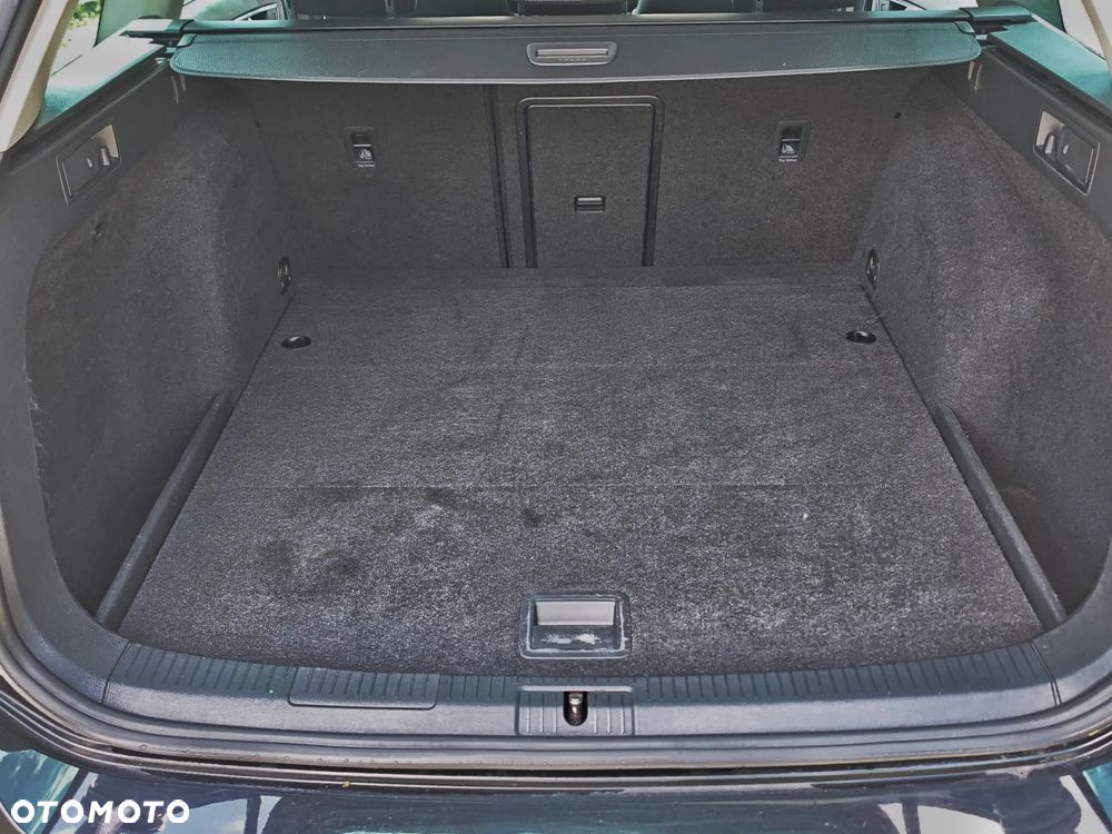 Volkswagen Golf Variant 2.0 TDI SCR DSG R-Line - 9