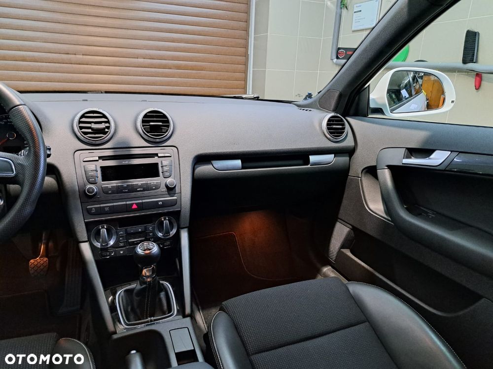 Audi A3 Sportback 1.4 TFSI Ambiente - 22