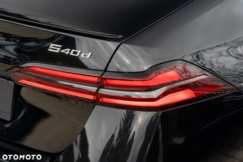 BMW Seria 5 540d xDrive mHEV M Sport - 13