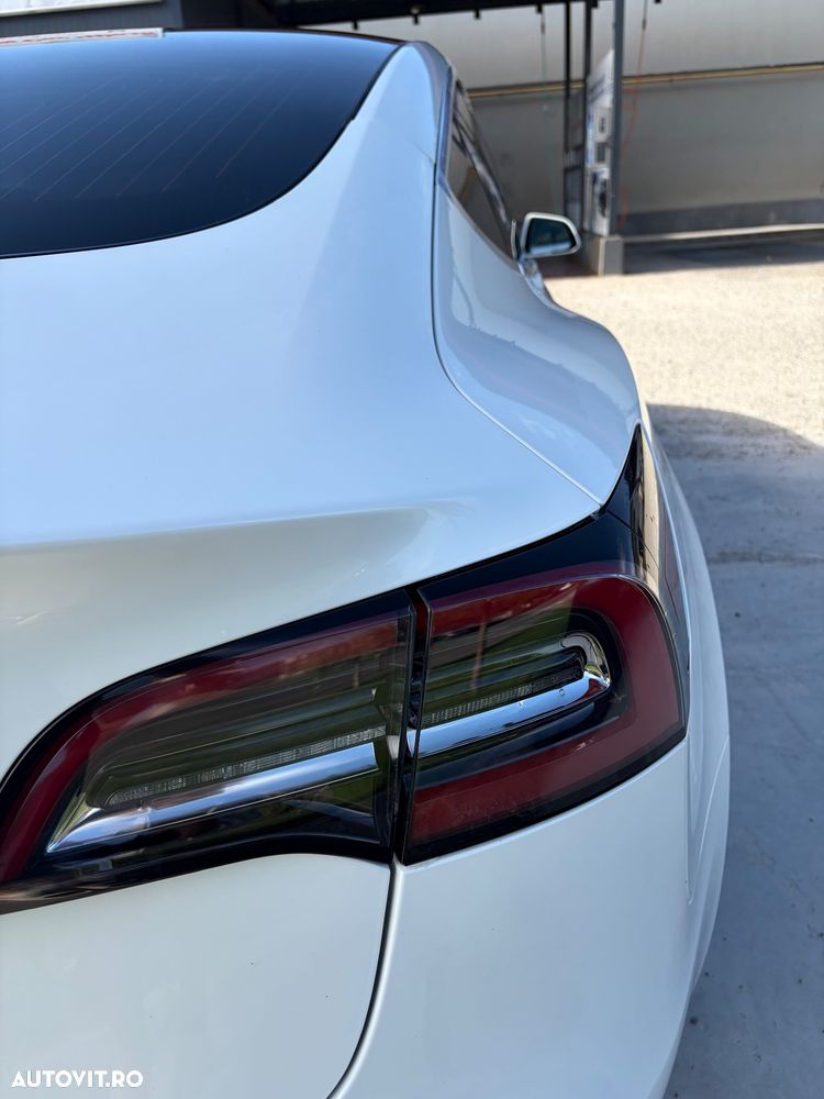 Tesla Model 3 - 11