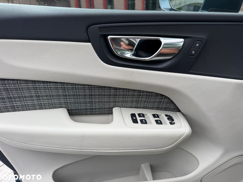 Volvo XC 60 T6 Plug-In Hybrid AWD Inscription - 14
