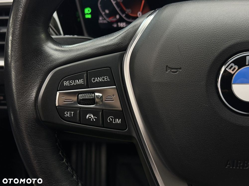 BMW Seria 3 318d - 26