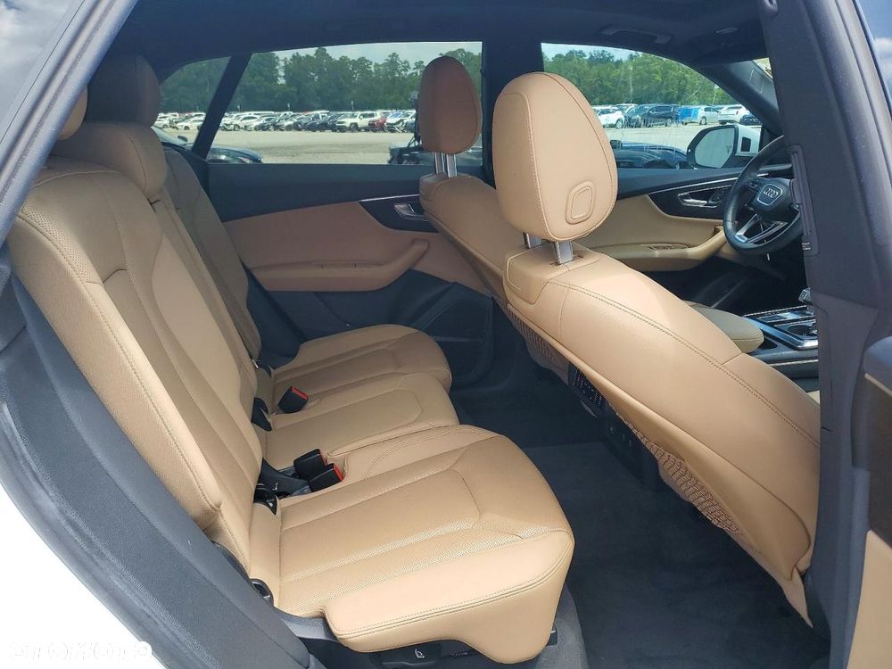 Audi Q8 - 10