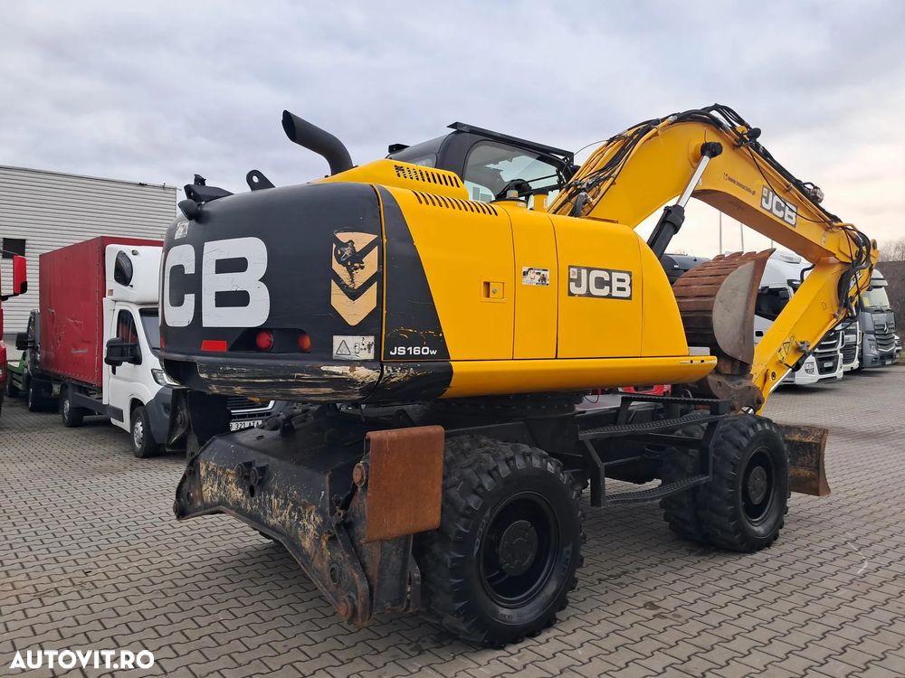 JCB js160w excavator pe roti - 3