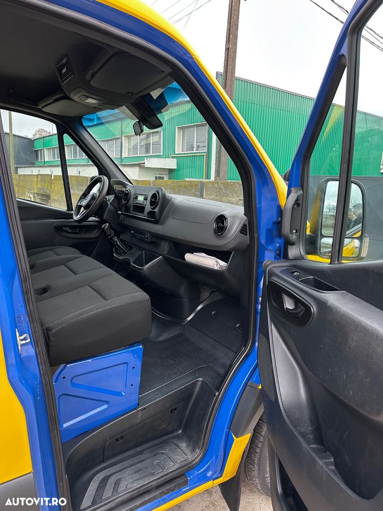 Mercedes-Benz Sprinter - 13