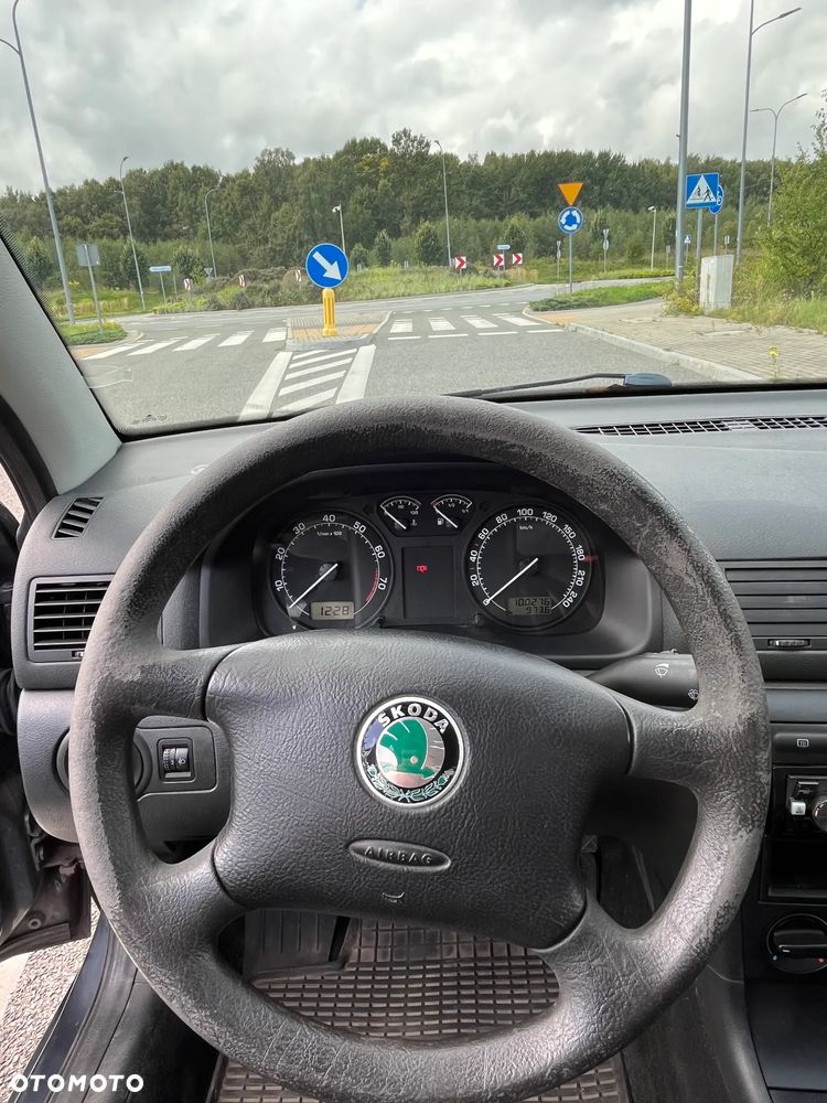 Skoda Octavia 1.6 Tour - 6