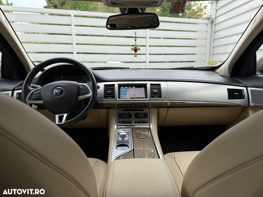 Jaguar XF 2.2 - 3