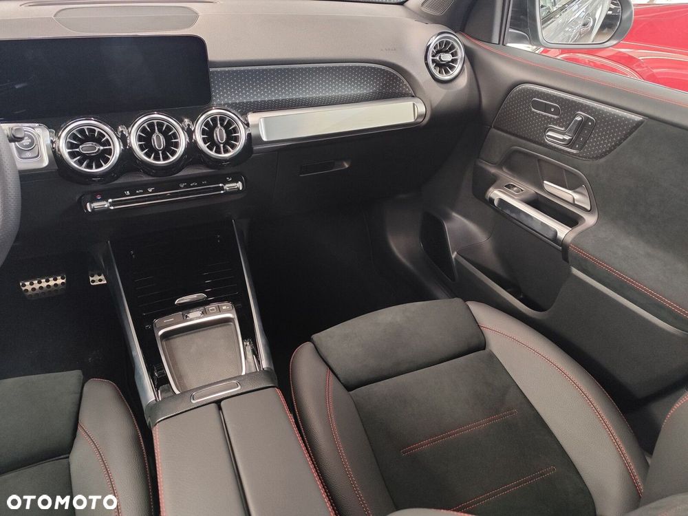 Mercedes-Benz GLB - 12