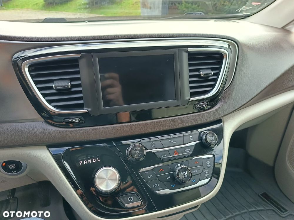 Chrysler Pacifica - 20