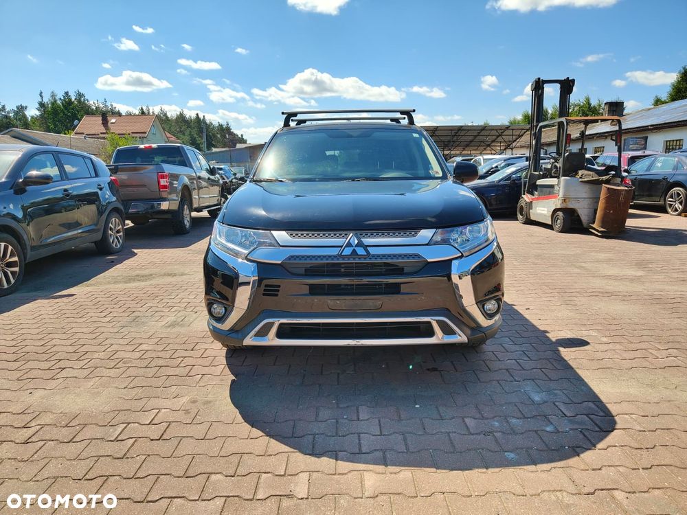 Mitsubishi Outlander - 3