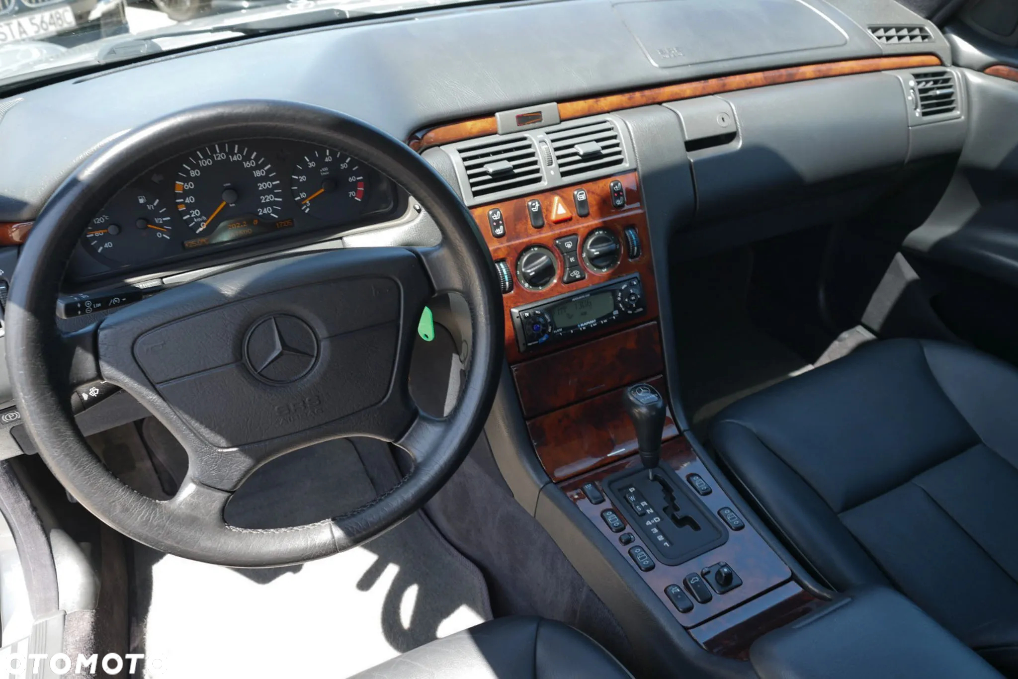 Mercedes-Benz Klasa E 240 Elegance - 21