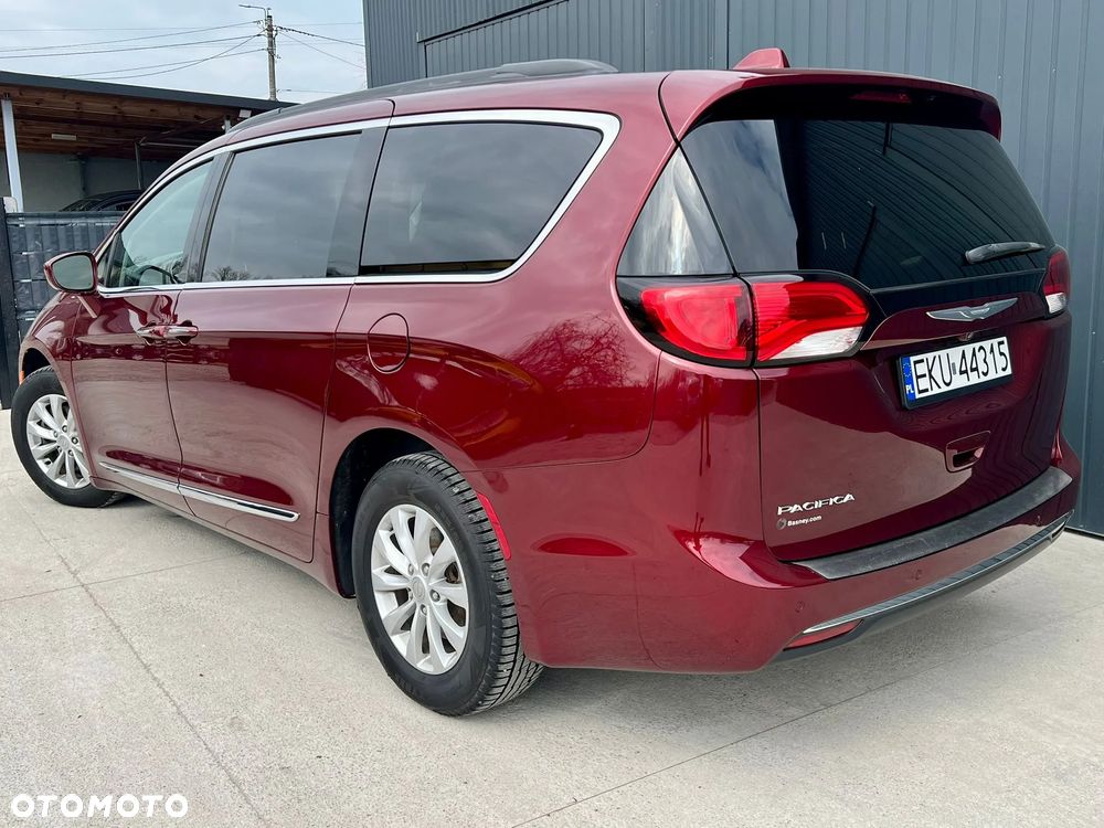 Chrysler Pacifica - 8